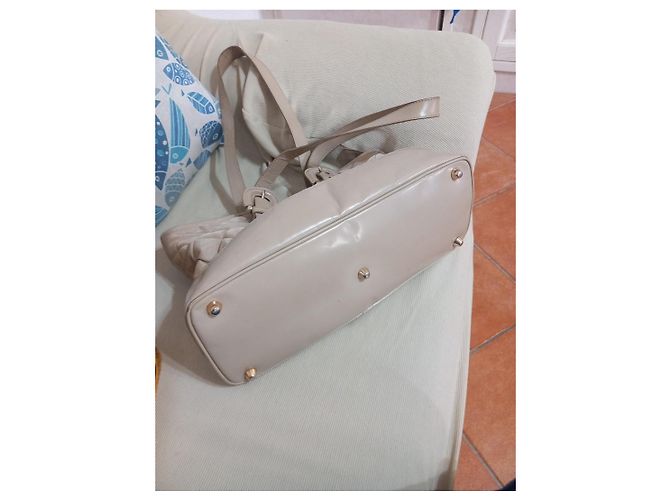Mala Burberry Beaton em pele acolchoada bege - vista 11