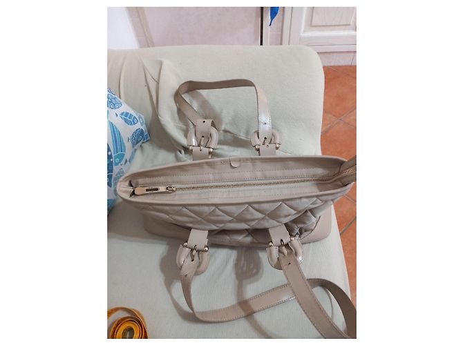 Mala Burberry Beaton em pele acolchoada bege - vista 13