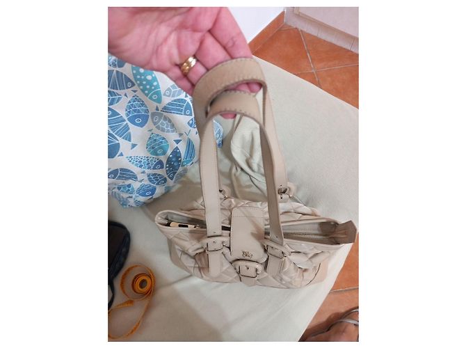 Mala Burberry Beaton em pele acolchoada bege - vista 14