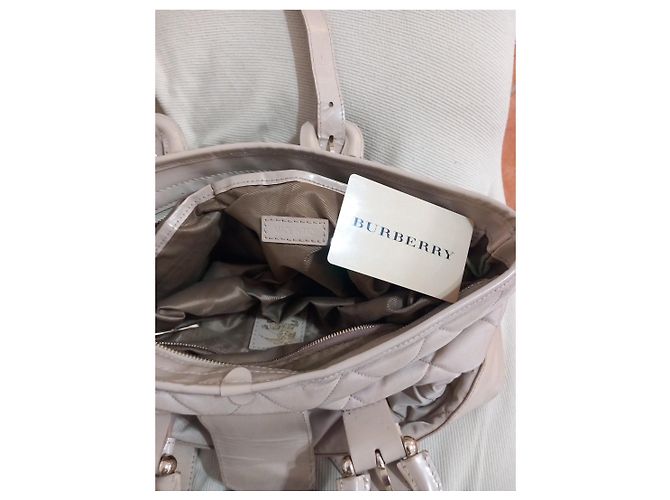 Mala Burberry Beaton em pele acolchoada bege - vista 8