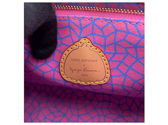 Borsa Louis Vuitton Monogram LV x YK OnTheGo PM - vista 13