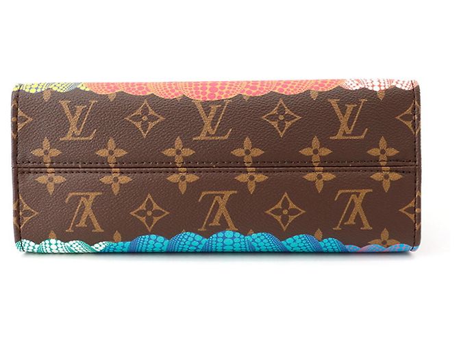 Borsa Louis Vuitton Monogram LV x YK OnTheGo PM - vista 3