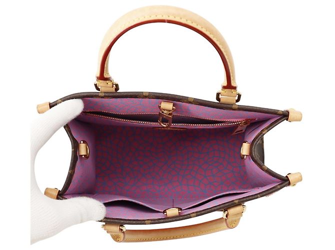 Borsa Louis Vuitton Monogram LV x YK OnTheGo PM - vista 6