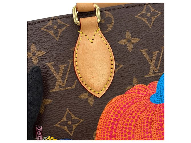 Borsa Louis Vuitton Monogram LV x YK OnTheGo PM - vista 7