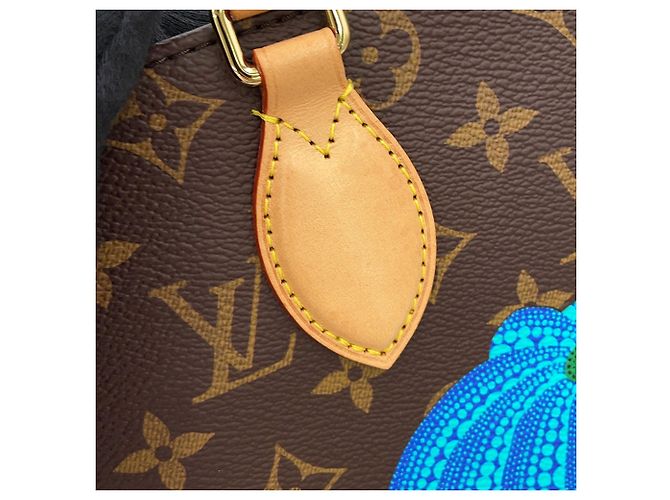 Borsa Louis Vuitton Monogram LV x YK OnTheGo PM - vista 8