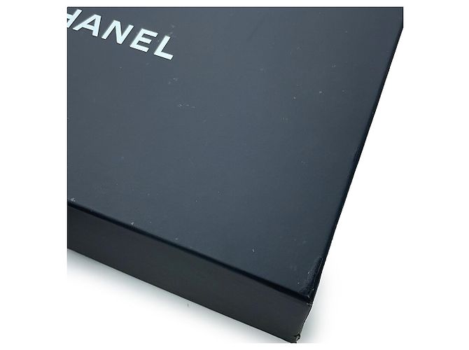 Borsa a tracolla Chanel Boy Small Matelassé - vista 17
