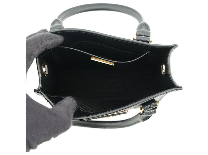 Borsa Prada Triangle in pelle Saffiano nera - vista 6