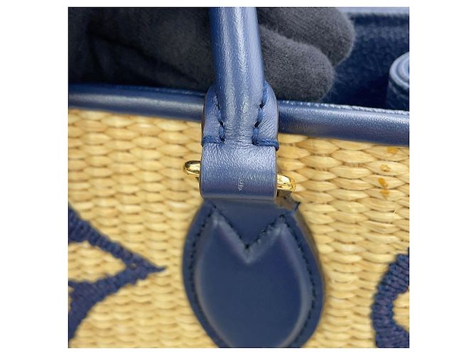 Sac cabas Louis Vuitton Monogram Raffia OnTheGo MM - vue 15