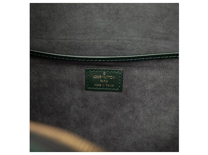 Borsa da viaggio Louis Vuitton Taiga Helanga 1 Poche Verde - vista 5