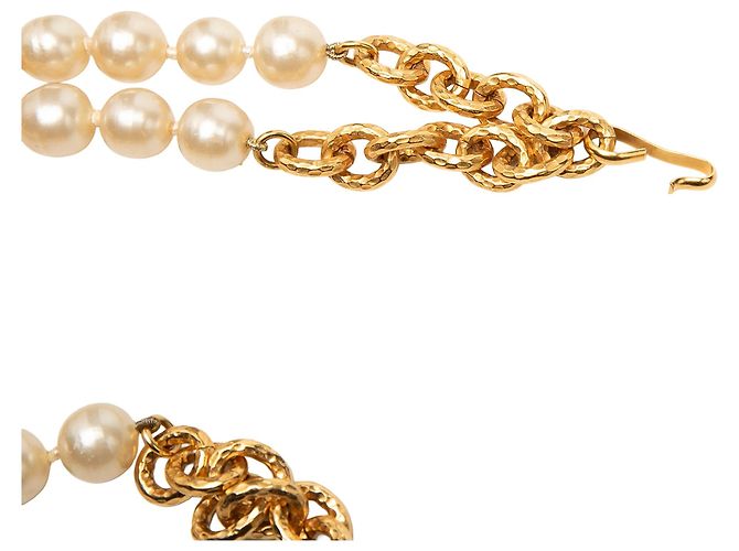 Weißer Chanel CC Gürtel mit Goldplattierung und Kunstperlen - Ansicht 3