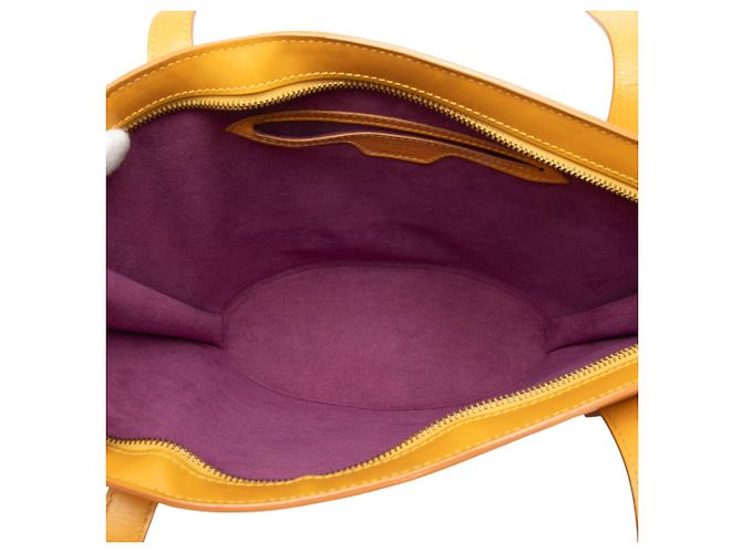 Borsa a tracolla Louis Vuitton Epi Saint Jacques PM gialla con tracolla lunga - vista 4