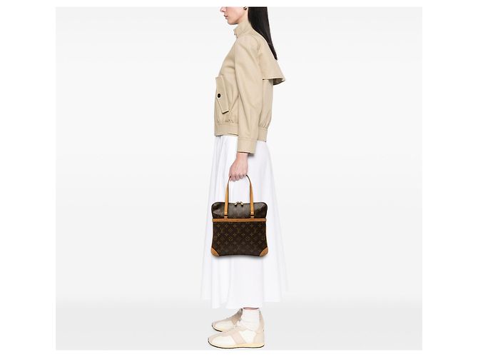 Borsa a tracolla Louis Vuitton Monogram Coussin GM Marrone - vista 8