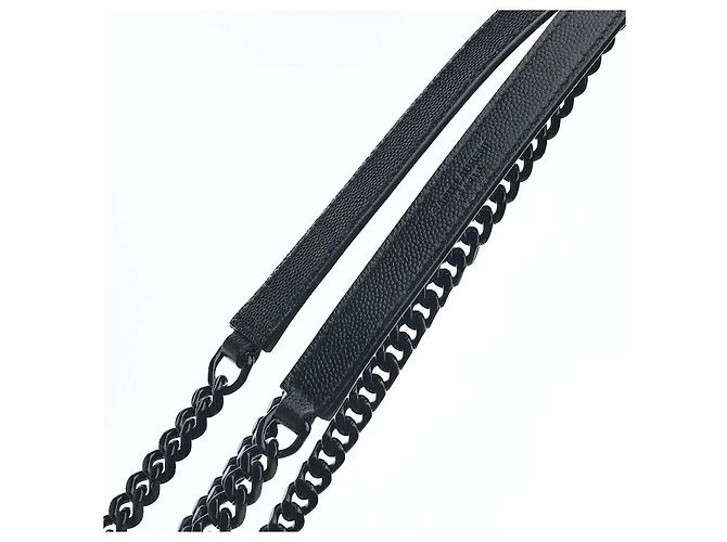 Autre Marque Um design de aba envelope que harmoniza um padrão de matelassê chevron e diamante sofisticado confere a sensibilidade distintamente sofisticada de Saint Laurent. Fabricado em material altamente durável, é - vista 8