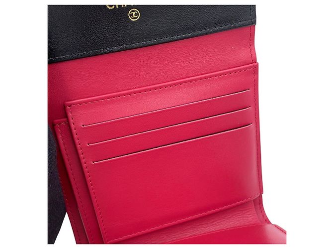 Cartera Chanel negra tri-fold en lambskin - vista 10