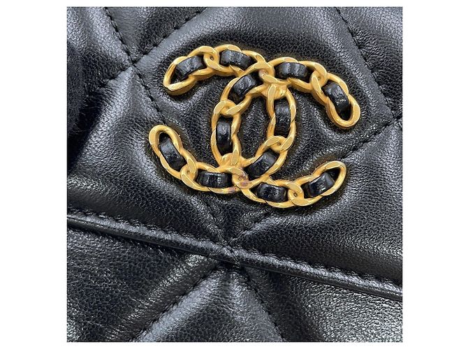 Cartera Chanel negra tri-fold en lambskin - vista 14