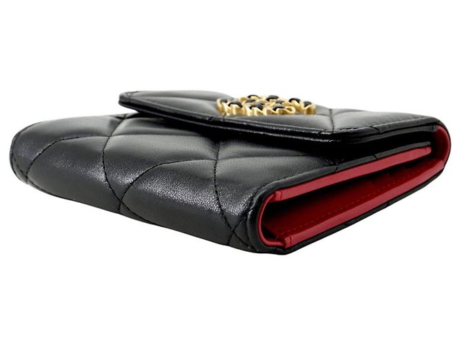 Cartera Chanel negra tri-fold en lambskin - vista 2