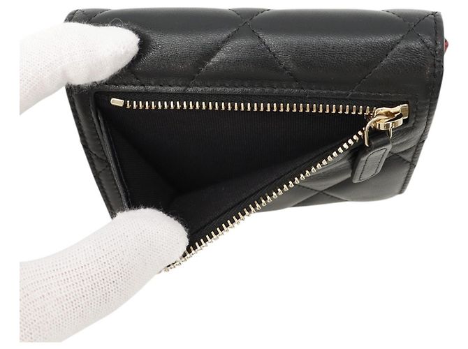Cartera Chanel negra tri-fold en lambskin - vista 6