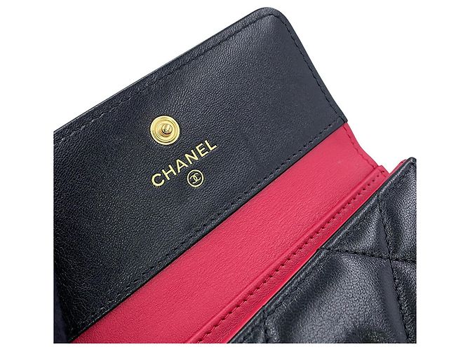Cartera Chanel negra tri-fold en lambskin - vista 9