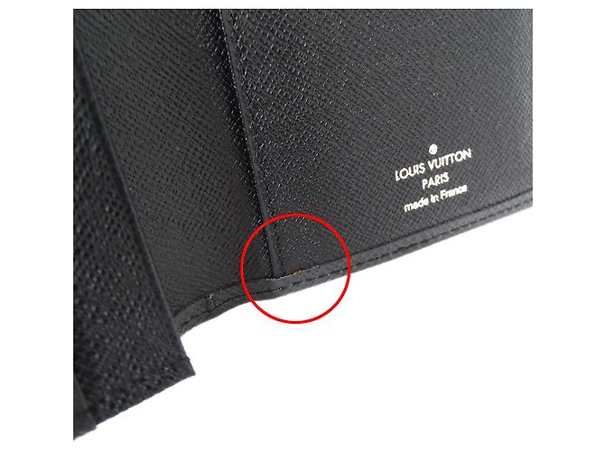 Louis Vuitton Taiga Long Wallet - view 7