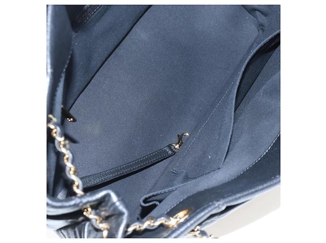 Chanel Timeless CC Shopping Quilted Caviar Medium - vista 5