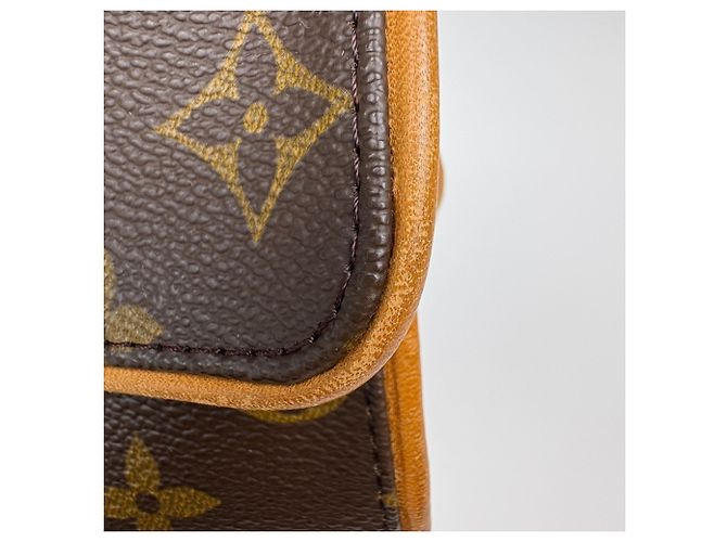 Louis Vuitton Pochette Twin PM Shoulder Bag - vista 4