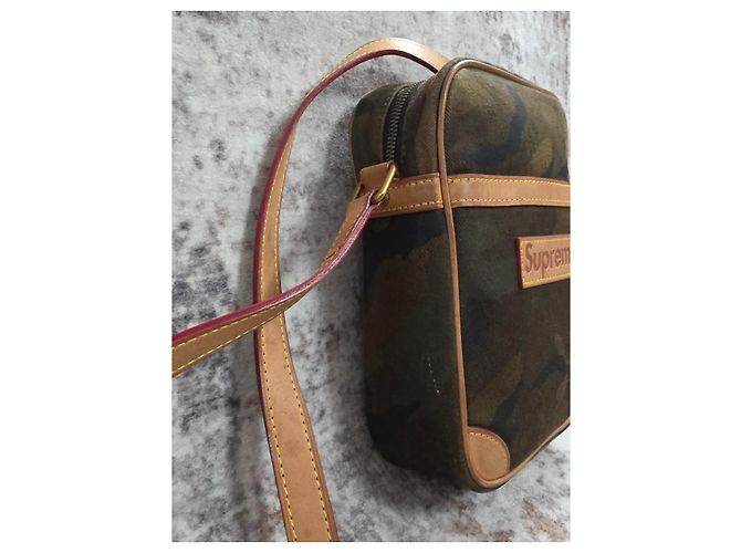 Magnifica Borsa a Tracolla Louis Vuitton x Supreme - vista 9