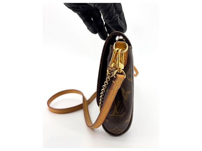 Louis Vuitton Favorite Monogram Canvas PM - vista 3