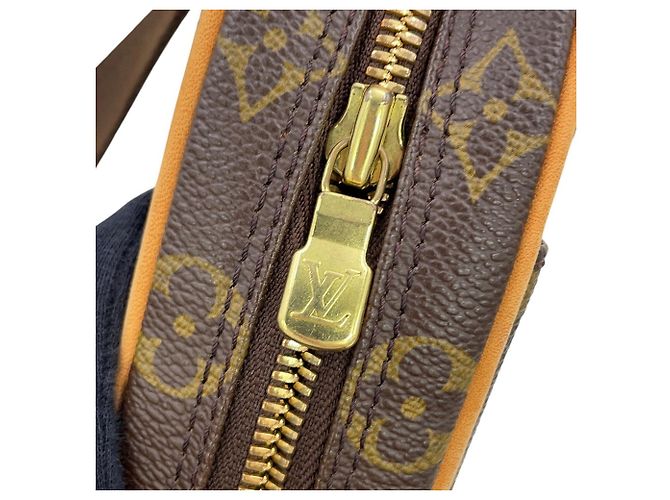 Louis Vuitton Monogram Pochette Gange Body Bag - vista 11