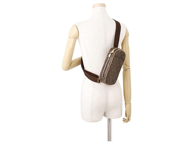 Louis Vuitton Monogram Pochette Gange Body Bag - vista 5