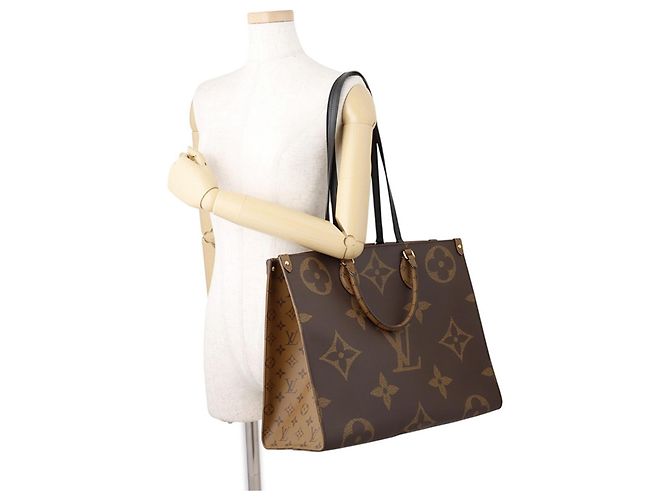 Borsa Tote Louis Vuitton Monogram Reverse Giant OnTheGo GM - vista 5
