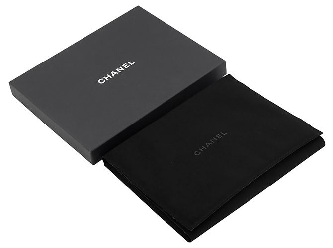Chanel Halskette im Design einer Lidschatten-Palette - Ansicht 12