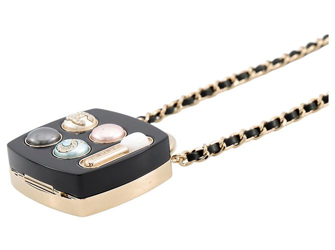 Chanel Halskette im Design einer Lidschatten-Palette - Ansicht 2