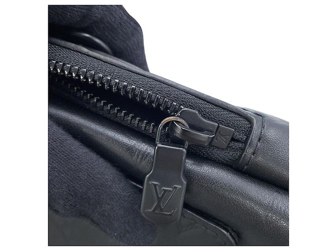 Borsa a tracolla Louis Vuitton Monogram Shadow Double Phone Pouch - vista 10