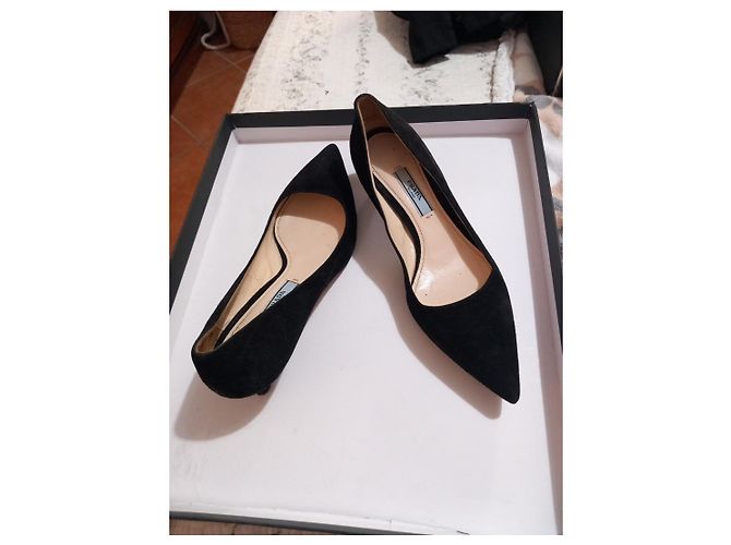 Prada Pumps aus schwarzem Wildleder - Ansicht 4