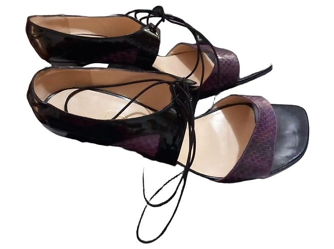 Sandali Chanel in vernice e pitone viola - vista 2
