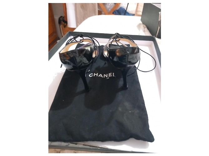 Sandali Chanel in vernice e pitone viola - vista 3