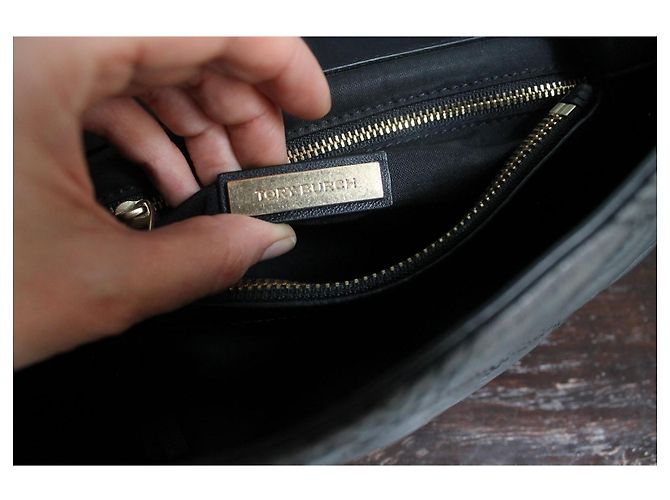 Tory Burch Borsa a tracolla trapuntata in pelle nera - vista 8