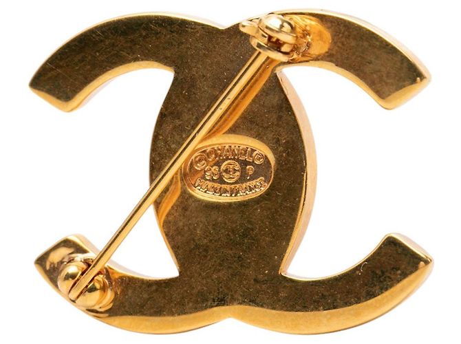 Spilla Chanel CC placcata oro con chiusura turnlock - vista 3