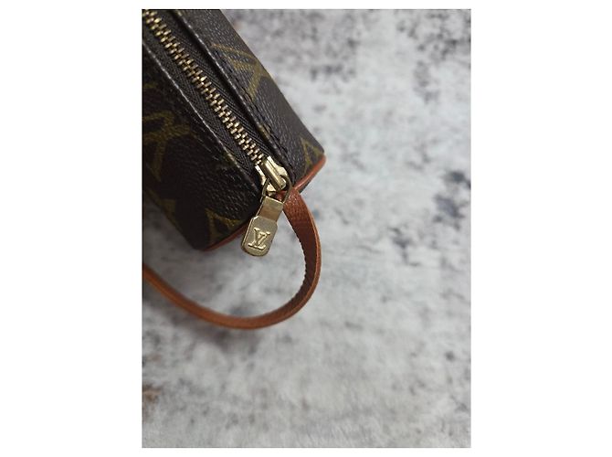 Louis Vuitton Papillon Pochette Monogram - vista 4