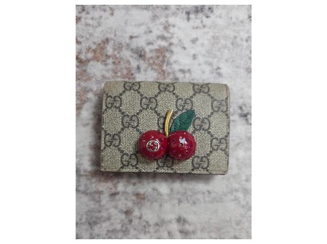 Cartera Gucci GG Supreme Cherry - vista 2