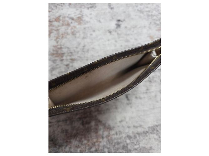 Pochette Louis Vuitton Monogram Canvas - vista 10