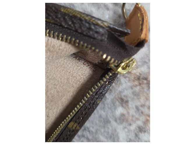 Pochette Louis Vuitton Monogram Canvas - vista 11