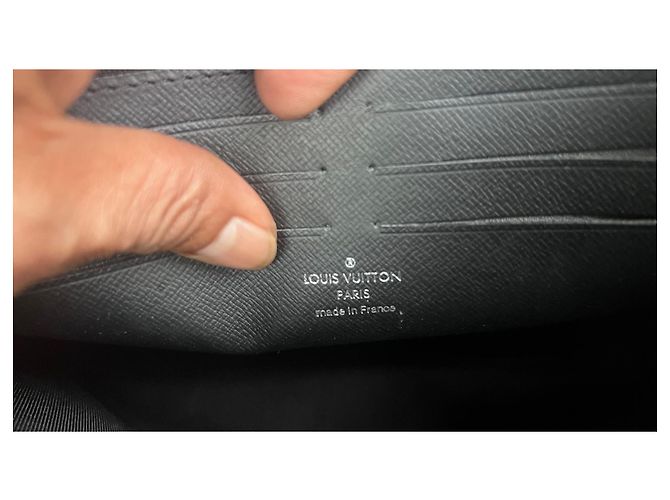Pochette Louis Vuitton Monogram en cuir gris - vue 6
