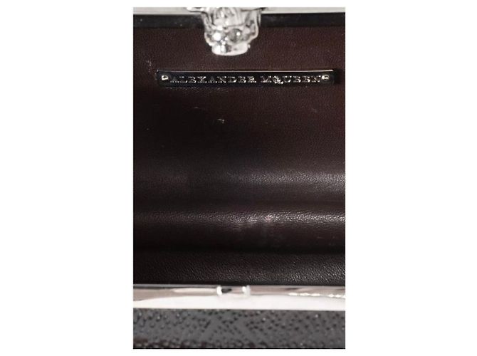 Clutch Alexander McQueen in pelle nera con teschio, usato - vista 4
