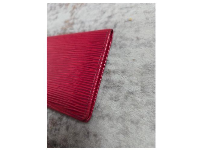 Magnífico tarjetero Louis Vuitton Epi - vista 4