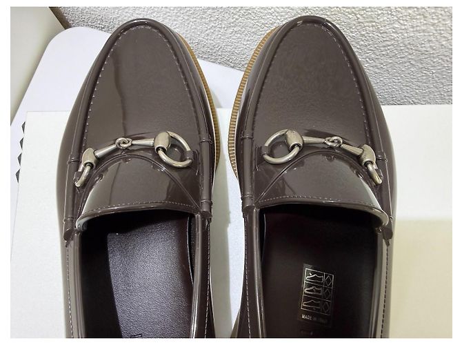 Mocassini Gucci Rain Horsebit in gomma marrone - vista 10