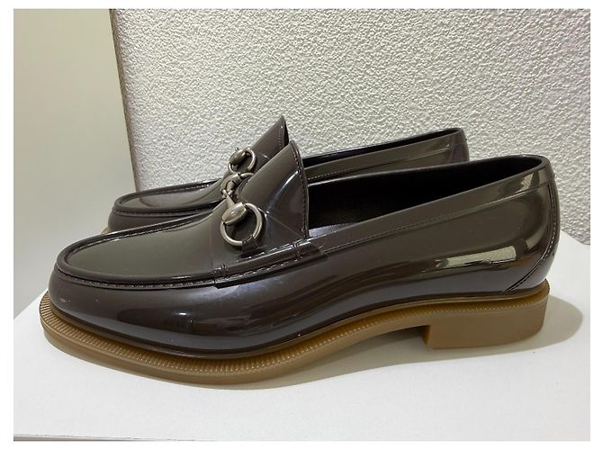 Mocassini Gucci Rain Horsebit in gomma marrone - vista 2