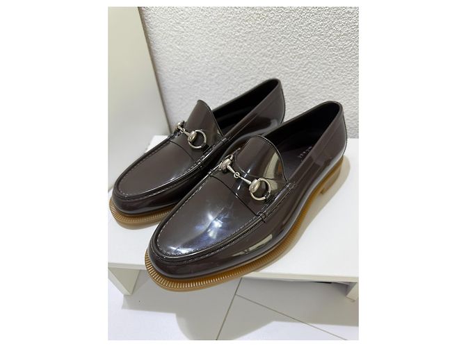 Mocassini Gucci Rain Horsebit in gomma marrone - vista 4