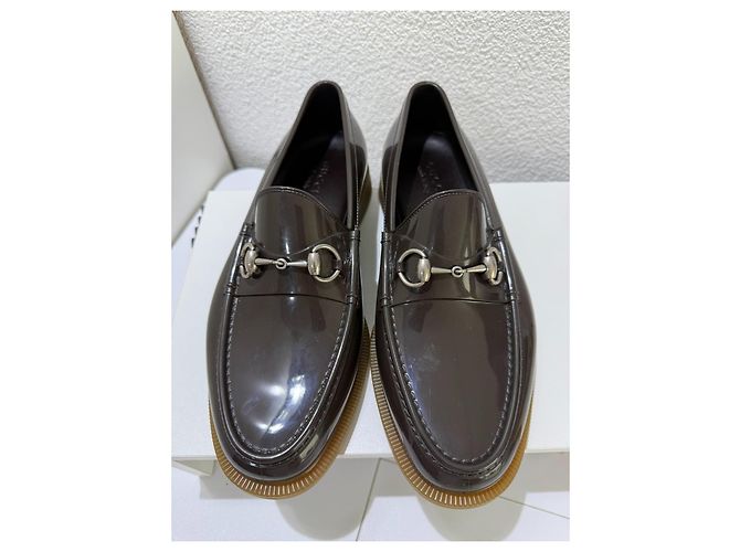 Mocassini Gucci Rain Horsebit in gomma marrone - vista 5