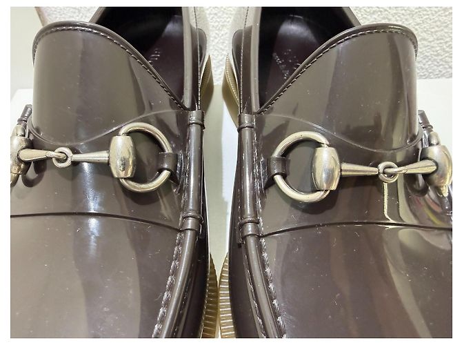 Mocassini Gucci Rain Horsebit in gomma marrone - vista 7